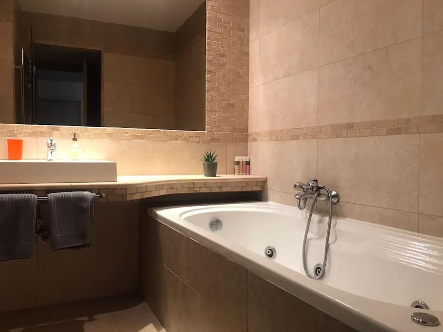 5 Min From Papageorgiou Free Indoor Parking Appartement Thessaloniki Buitenkant foto